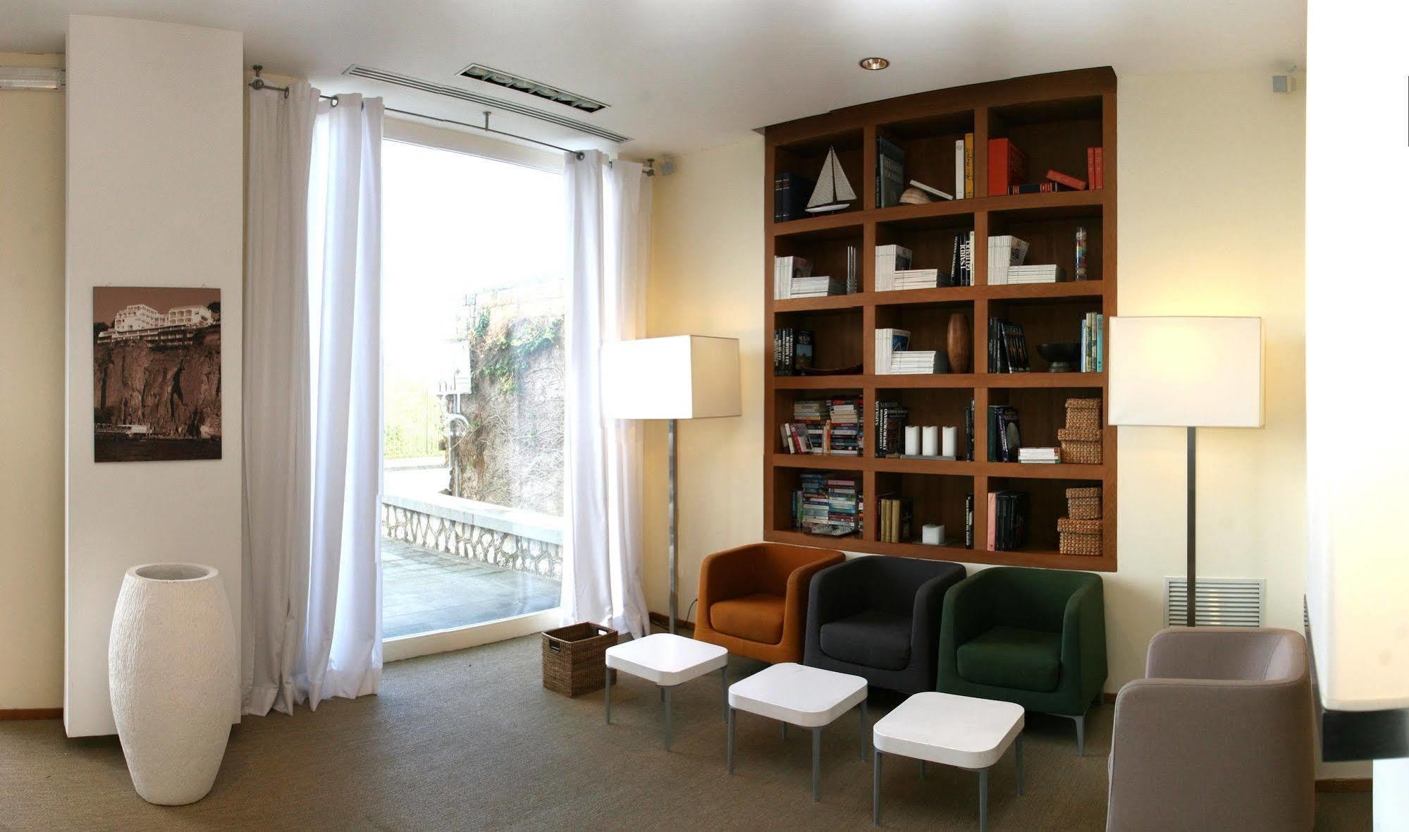 Rota Suites Соренто Екстериор снимка